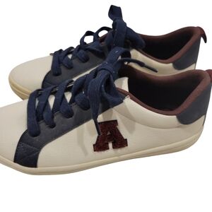 Womans Lace Up Sports Shoes Casual Easy Wear US 5 1/2 NWOT WH Logo